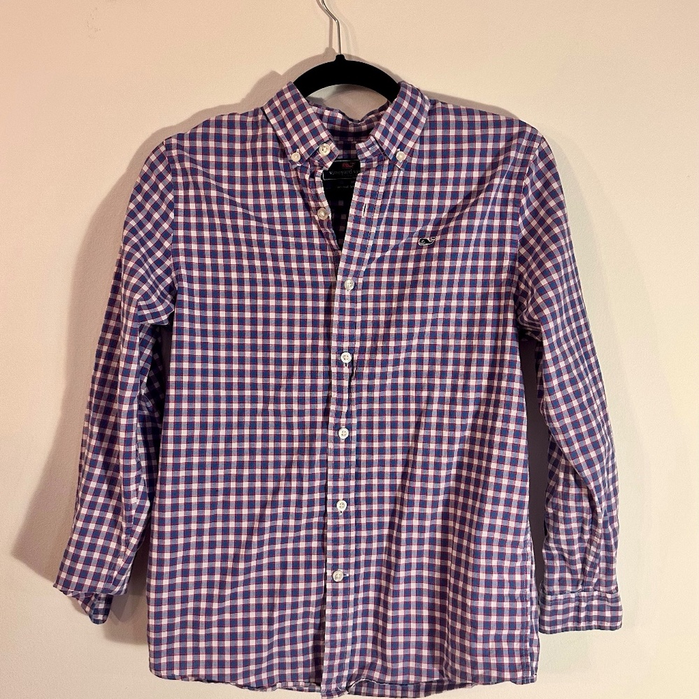Vineyard Vines button down shirt in great condition